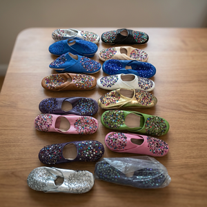 Chaussures d'intérieur pour femmes en cuir véritable couleur unie, à bout pointu, légères et confortables, avec motif floral et strass, toutes saisons - Product Image 6