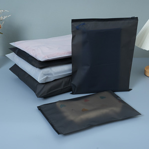 Bolsas de Plástico Promocionales Personalizadas y Duraderas con Cierre Hermético Esmerilado para Empacar Ropa, Zapatos y Calcetines - Product Image 5