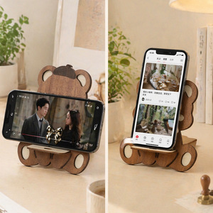 Nouveau support de téléphone en bois créatif et mignon en forme d'ours, gadget de bureau pour regarder des séries en toute tranquillité, artisanat en bois sur mesure. - Product Image 3