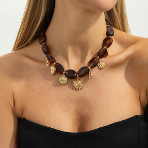 Elegante y Moderno Collar Largo Chapado en Oro Estilo Mónaco/Bohemio para Mujer, con Colgante de Piedra Preciosa Grande, Joyería de Graduación 2026 - Product Image 3