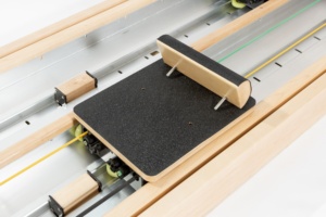 Équipement professionnel <span class=keywords><strong>de</strong></span> studio <span class=keywords><strong>de</strong></span> gym commercial : Reformer Pilates à baril et échelle bidirectionnelle réglable et durable pour <span class=keywords><strong>la</strong></span> santé - Product Image 3