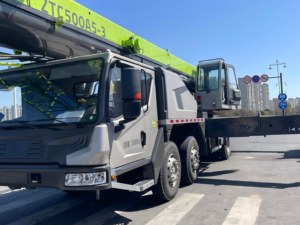 รถเครนติดรถบรรทุกสมรรถนะสูง 50 ตัน รุ่น ZTC500A5-3 พร้อมบูมหลักรูปตัวยู 5 ท่อน ความสูงยก 45.5 เมตร เครนไฮดรอลิกเคลื่อนที่ได้ - Product Image 2