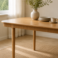 Table à manger cannelée rectangulaire en bois avec coins arrondis, pieds coniques, style moderne minimaliste, 8 places pour salle à manger