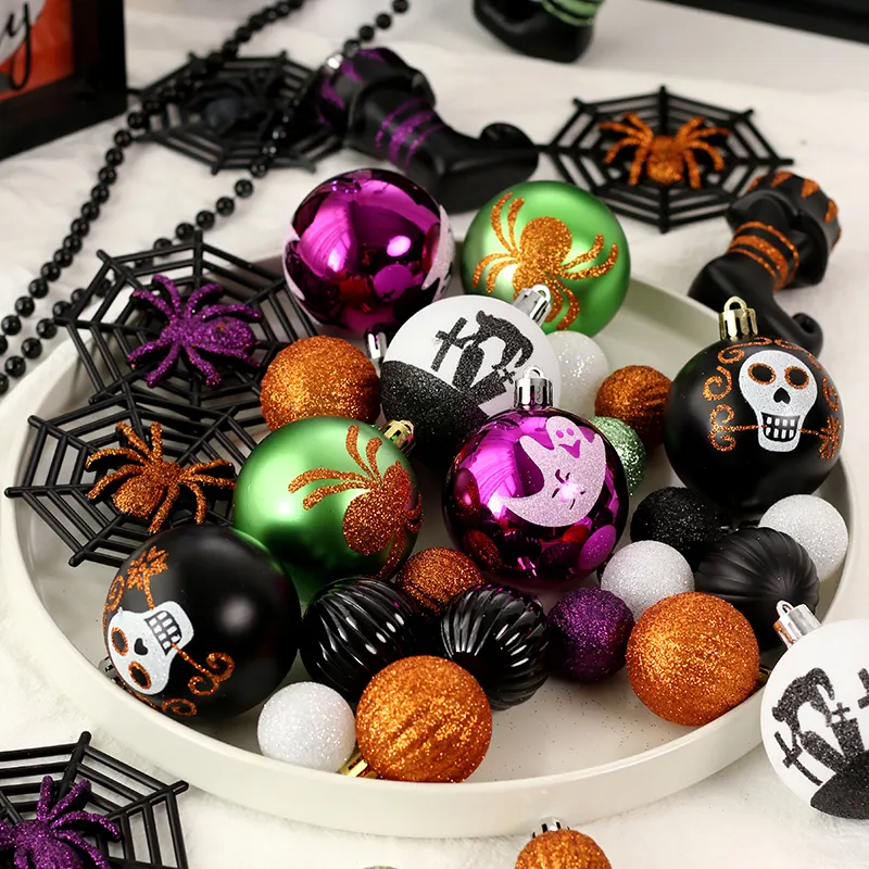 Novo design de bolas de Halloween com decoração de casa pintadas à mão