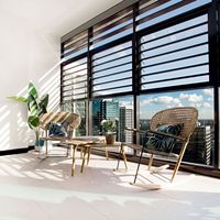 Fenêtres à persiennes en aluminium et verre robustes, système de jalousies réglables, résistantes aux intempéries pour projets de construction extérieure