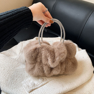 Taladro de mano Bolso esponjoso de invierno Nueva cadena de moda Bolso de hombro plisado oblicuo - Product Image 4