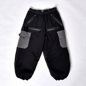 Pantalones de esquí de carga negros y grises de dos tonos Pantalones de snowboard para exteriores cálidos para invierno con cintura elástica y bolsillos con cremallera - Product Image 1