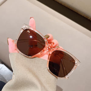 Gafas de Sol Cuadradas Extra Grandes para Mujer Qianai, Montura Negra de PC, Protección UV400, Lentes Tipo 3, para un Estilo Moderno - Product Image 3