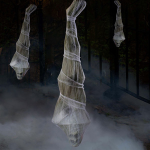Décoration d'<span class=keywords><strong>Halloween</strong></span> : Momie suspendue tête en bas de 1,8 m - Effigie de terreur grandeur nature pour maison hantée, jardin et cour - Product Image 4