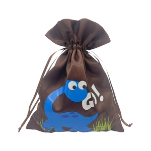 Sac cadeau en satin personnalisé avec cordon de serrage, impression par transfert thermique, estampage à chaud - Product Image 6