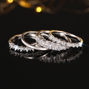 Set di Quattro Anelli Geometrici Scintillanti per Donne, Elegante Gioiello per Matrimonio e Fidanzamento - Product Image 3
