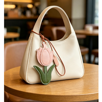 Breloque de sac en cuir rose fait main en forme de tulipe, pendentif pour sac à main femme, porte-clés fleur de printemps, cadeau