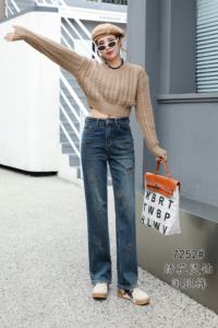 Denim personnalisé Denim en <span class=keywords><strong>cuir</strong></span> avec bouton de forage repassé Pantalons décontractés pour femmes Jeans en denim OEM Spandex style Craft tissu Fly fermeture éclair à la taille - Product Image 2