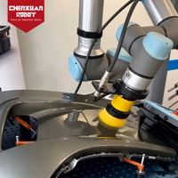 Robot de ponçage collaboratif flexible, bras de cobot multi-articulé pour la finition automatique des meubles et des surfaces en plastique