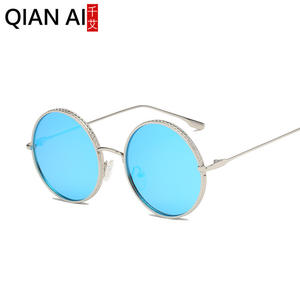 Gafas de sol Qianai con montura redonda para mujer, montura dorada, lentes amarillas y azules, protección UV400, estilo urbano a la moda - Product Image 3
