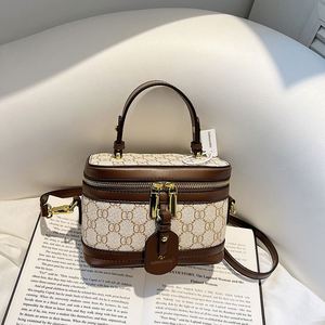 Bolso de Mano Tipo Caja para Mujer Diseño de estampado geométrico. Hecho de material PU. Se Puede Transportar Colgando.8829 - Product Image 4
