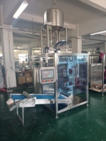 Machine d'emballage automatique personnalisable multi-lignes à scellage 4 côtés pour liquides/sauces (Ketchup, Shampooing, Bain de bouche, Mayonnaise)
