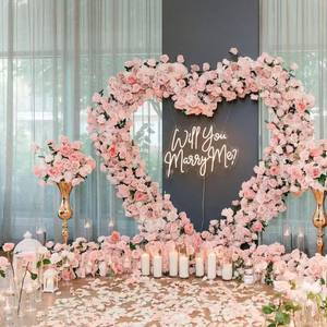 Scaffale in Ferro a Forma di Cuore con Fiori Artificiali - Design Romantico Moderno Cinese per <span class=keywords><strong>Sfondo</strong></span> Matrimoniale, Palcoscenico, Proposte di Matrimonio ed Eventi - Product Image 1