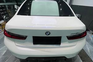 Vinilo automotriz blanco a azul PET de alto brillo con tecnología Air Release y autoregeneración, rollo de película para rotulación completa de vehículos que cambia de color. - Product Image 5