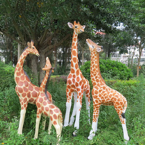 Sculpture de girafe grandeur nature en résine et fibre de verre, œuvre d'art animale, décoration extérieure pour la maison et le jardin - Product Image 1