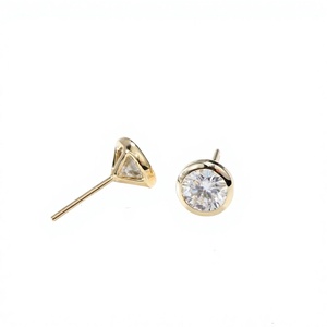 Boucles d'oreilles clous en or massif 9K 10K 14K 18K avec diamant de laboratoire rond serti clos, style minimaliste, solitaire de mariée, bijoux unisexe - Product Image 1