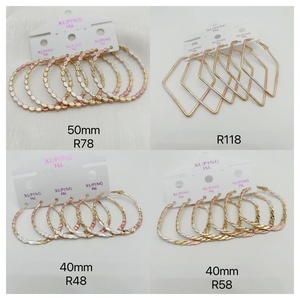Boucles d'oreilles créoles torsadées épaisses et fines XUPING en cuivre plaqué or 14k 18k, plusieurs couleurs, grandes tailles, vente en gros - Product Image 5
