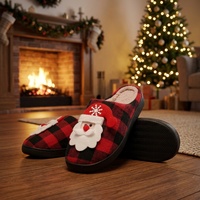 Chaussons d'hiver chauds pour femmes et hommes, antidérapants, avec semelle intermédiaire en mousse à mémoire de forme et semelle extérieure en TPR, motif Père Noël en peluche