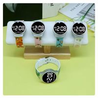 Jam Tangan Digital Plastik LED Minimalis Motif Kartun Kreatif Desain Baru untuk Pelajar Anak-anak Unisex Laki-laki Perempuan