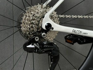 Bicicleta SAVA T1000 Di 2 7170 con Cambio Electrónico, Cuadro de Carbono, Ofrece Rendimiento Ligero y Durabilidad - Product Image 3
