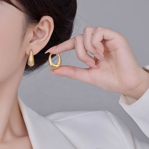 Pendientes de Botón de Cobre Estilo Europeo Americano, Chapados en Oro Real, con Incrustaciones de Diamantes Geométricos, Diseño de Lujo de Alta Gama - Product Image 2