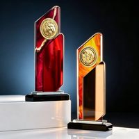 Trophée en cristal K9 double couche incliné, prix en cristal personnalisé avec impression UV couleur et médaille métallique pour cérémonie d'entreprise
