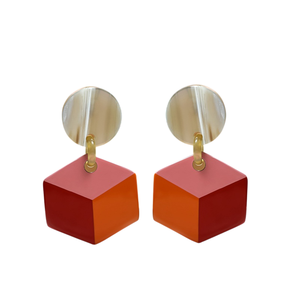 Boucles d'oreilles légères en corne de buffle naturelle sculptée à la main par Minh Giang Craft, élégantes et organiques, pour femmes sophistiquées - Product Image 5