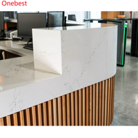 Table de réception en forme de bateau en Corian pour centre hôtelier Beauty Stone
