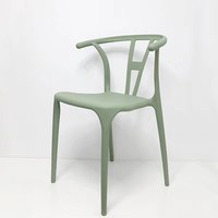 Chaise en plastique moulée par injection intégrée OEM ODM avec accoudoir ergonomique, logo personnalisé, couleur personnalisable, empilable, mobilier de maison en gros