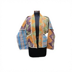Magnifique manteau matelassé léger d'hiver pour femme, réversible, fait main, 100% coton, patchwork blanc vintage, écologique - Product Image 1