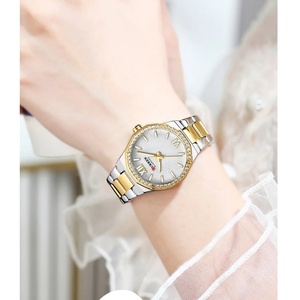 นาฬิกาควอตซ์ผู้หญิง CURREN 9103 - นาฬิกาข้อมือสแตนเลสสตีลทรงบางหรูหรา กันน้ำ พร้อมเข็มเรืองแสงสำหรับสุภาพสตรี - Product Image 4