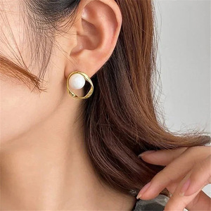Eleganti Orecchini a Perno con Perle Finte Geometriche, Stile Francese, Gioielli da Donna alla Moda per Uso Quotidiano, Regalo Chic - Product Image 4