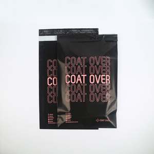 Sacs en polyéthylène biodégradables écologiques noirs personnalisés, imperméables, givrés, pour l'emballage de vêtements, de vêtements, de t-shirts - Product Image 1