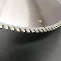 Scie à découper d'angle de précision avec table rotative manuelle pour profilés en aluminium à 45 et 90 degrés
