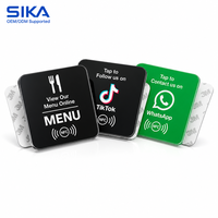 Plaque de menu NFC carrée noire brillante SIKA Mini Tag avec porte-couteau et fourchette, étanche, 100x100mm, pour les propriétaires de petites entreprises et les cafés