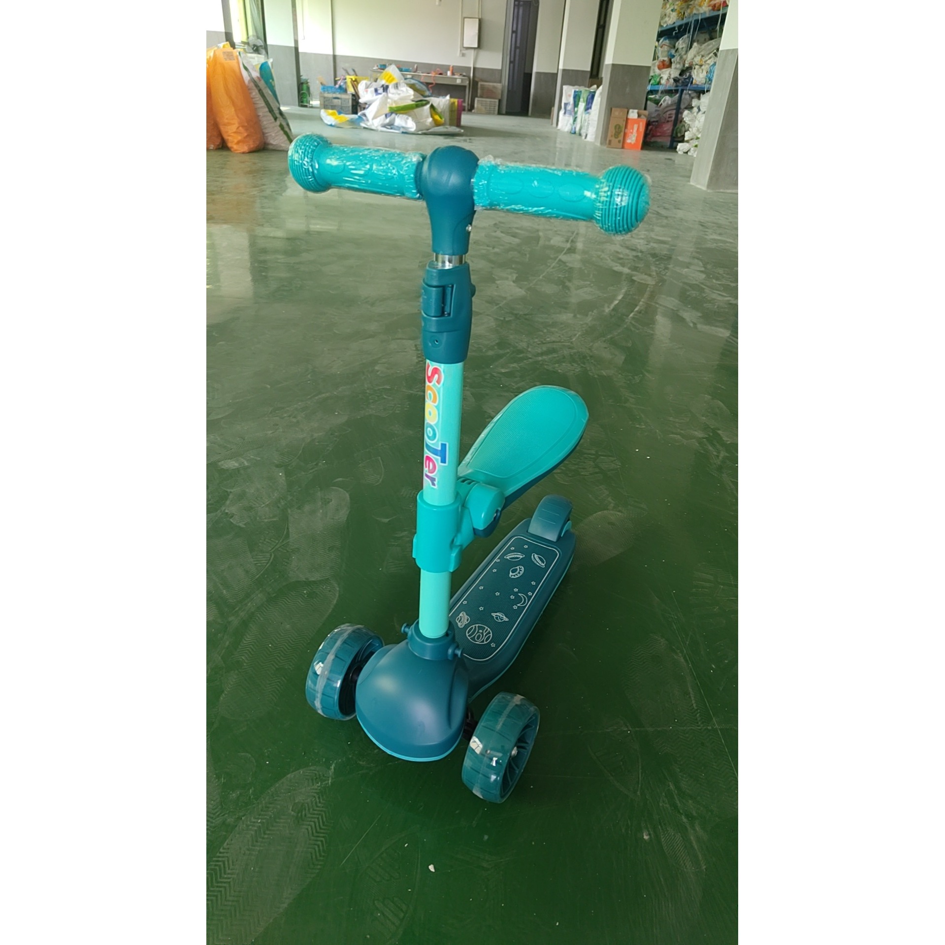 สีเขียวพีค็อก ไม่มีกล่องสี ล้อหลัง PVC