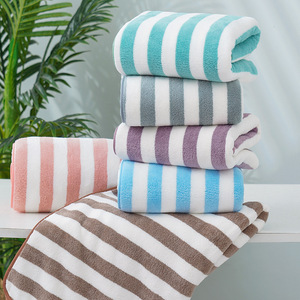 <span class=keywords><strong>Serviette</strong></span> de plage en microfibre éponge à forte absorption d'<span class=keywords><strong>eau</strong></span>, <span class=keywords><strong>design</strong></span> rayé, vente en gros - Product Image 1