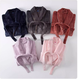 <span class=keywords><strong>Accappatoio</strong></span> Unisex in Pile Corallo 100% Poliestere, Marca TWO WINGS, 260gsm, Manica Lunga, <span class=keywords><strong>Morbido</strong></span> e Termico, Prodotto in Cina - Product Image 3