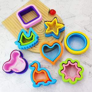 Jeu de <span class=keywords><strong>emporte</strong></span>-<span class=keywords><strong>pièces</strong></span> en forme de cœur de dinosaure et de <span class=keywords><strong>Mickey</strong></span> en forme de coupe-sandwich et de scellant pour le pain et le gâteau - Product Image 1