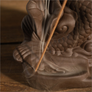 Regali di vendita calda bruciatore di incenso a riflusso a cascata in ceramica a forma di sirenetta - Product Image 3