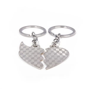 Vente en gros pendentif meilleur ami porte-clés couple <span class=keywords><strong>coeur</strong></span> <span class=keywords><strong>brisé</strong></span> <span class=keywords><strong>film</strong></span> Marvel Wolverine amour porte-clés chaînes de voiture - Product Image 6