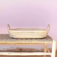 Plateau en feuilles de palmier tressées à la main, style minimaliste, ovale, naturel, Minimoroccolism |   Fruits de camping MA écologiques à structure ouverte en stock