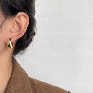 Orecchini a Perno Geometrici Ovali in Rame Placcato Oro 18K, Stile Lusso Leggero Francese, Modello <span class=keywords><strong>Earcuff</strong></span> Spesso - Product Image 2