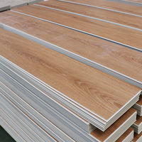Vinyl-PVC-LVT-Bodenbelag mit Klicksystem, Wasserdicht, Verschleißfest, Umweltfreundlich, Selbstklebend, Antibakteriell, Rutschfest für Supermärkte und Einkaufszentren