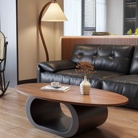 Table basse moderne en fer avec plateau en bois, durable et multifonctionnelle pour salon et appartement locatif